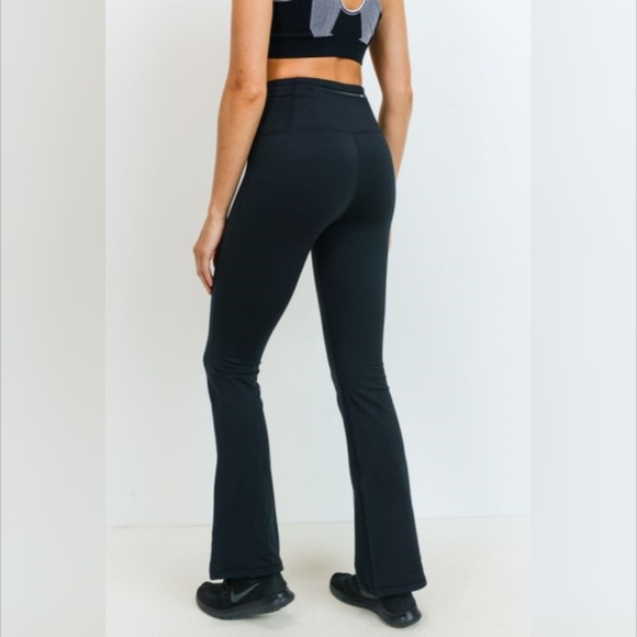Essential Solid Flare Highwaist Leggings - Picture 4 of 8